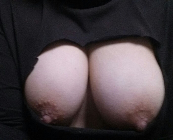 【おっぱい】美女の着衣やランジェリーのおっぱい部分をくり抜いて乳首吸いやすくしちゃったくり抜きおっぱい画像集ww【80枚】 25th image