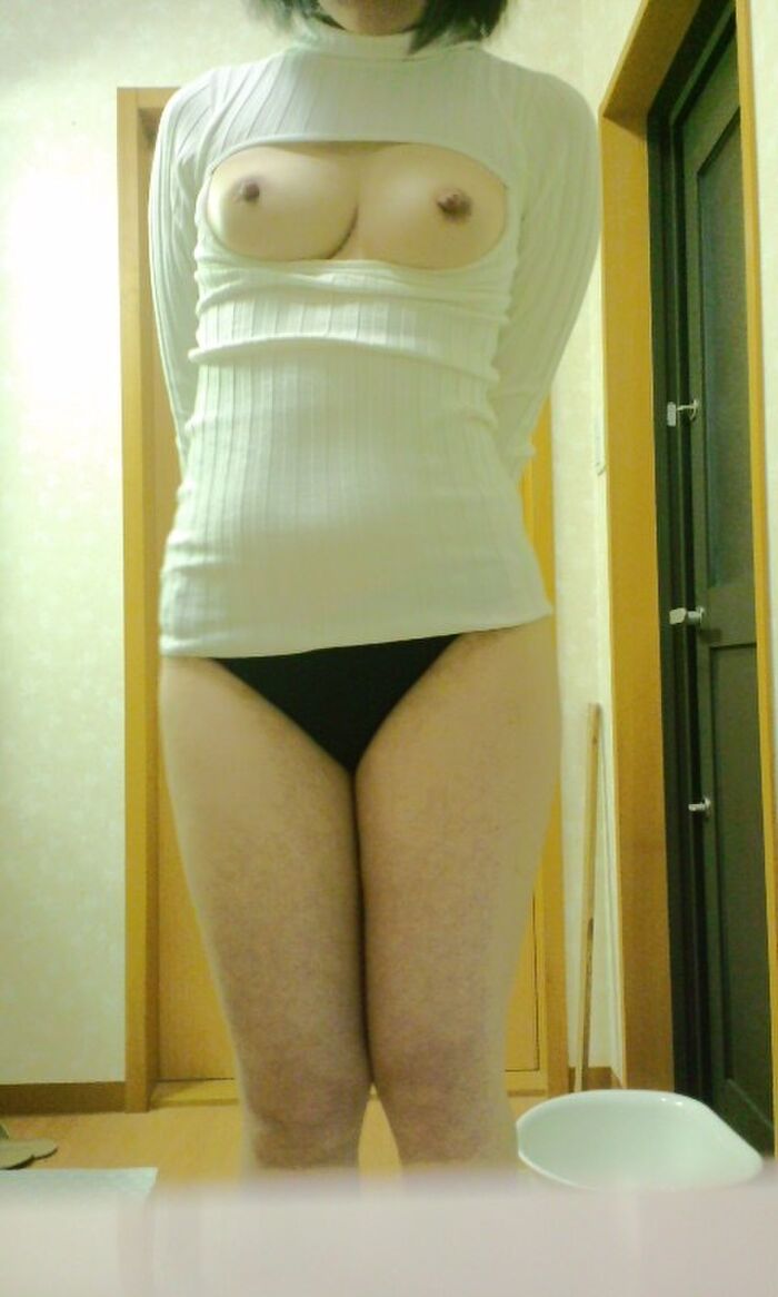 【おっぱい】美女の着衣やランジェリーのおっぱい部分をくり抜いて乳首吸いやすくしちゃったくり抜きおっぱい画像集ww【80枚】 3th image