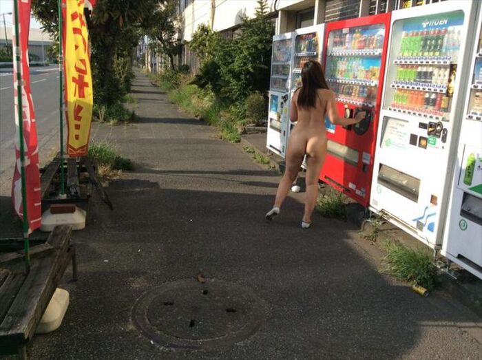 Amateur I took a picture of my wife and her nude and chilla show exposure in the open air 4th image