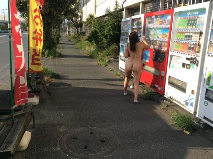 Amateur I took a picture of my wife and her nude and chilla show exposure in the open air 5th image