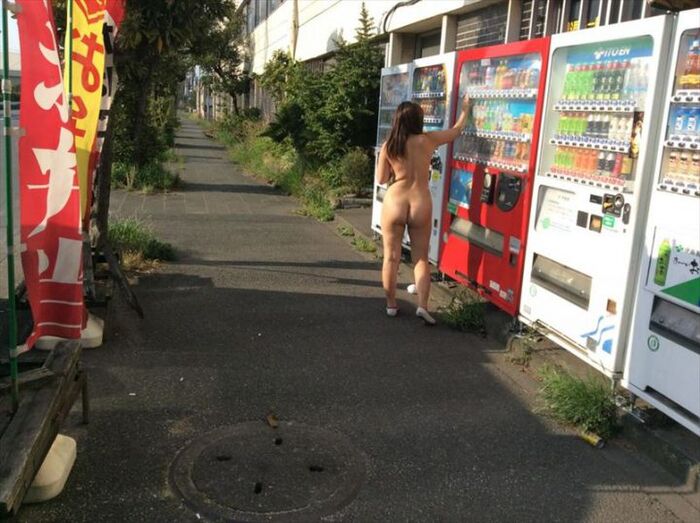 Amateur I took a picture of my wife and her nude and chilla show exposure in the open air 6th image