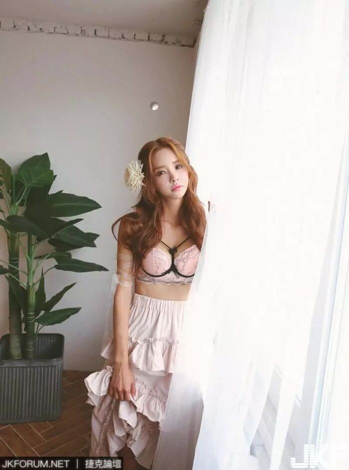 On-the-back South Korean beauty woman 脫 clothes thigh-dew deep groove distribution association tai criminal rule 17th image