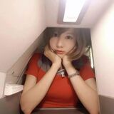她的兇前特別擁擠...網友分享極品空姐 崩潰秀下限：男人進了那山峰 都會想出來