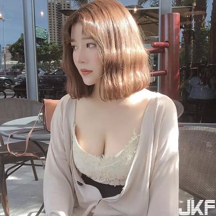 完美波浪短髮 精美五官 白皙身材 讓人欲罷不能! 3th image