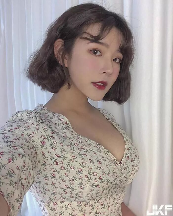 完美波浪短髮 精美五官 白皙身材 讓人欲罷不能! 5th image
