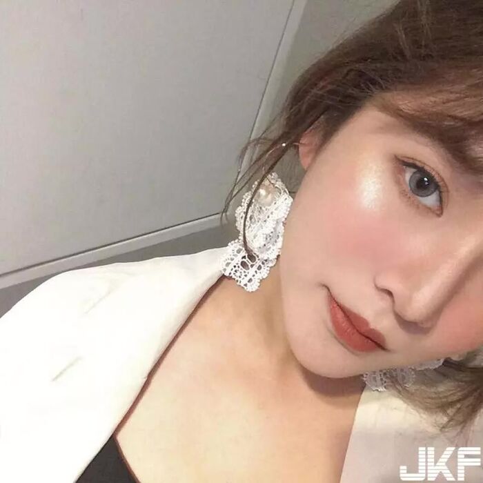 完美波浪短髮 精美五官 白皙身材 讓人欲罷不能! 8th image