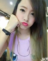 Cute Woman 孩吳tan daigan water water figure presenting story ...