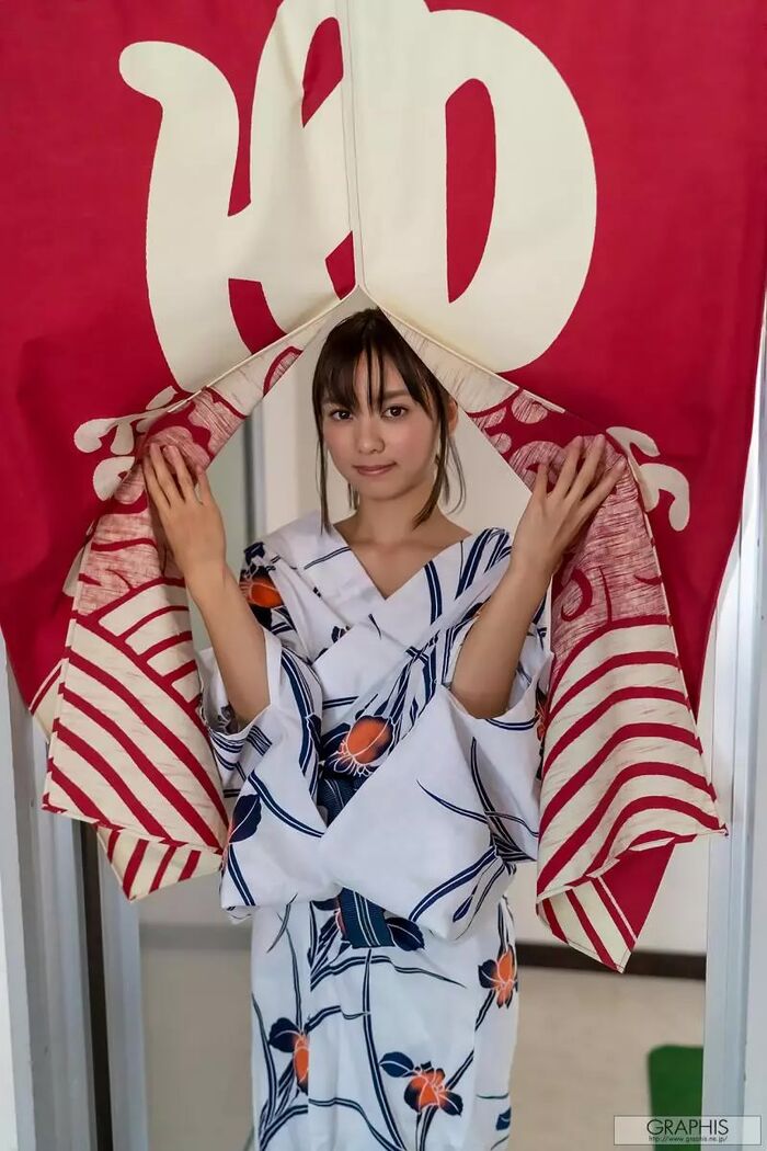 First Gravue Momami Suzu (120P) 34th image