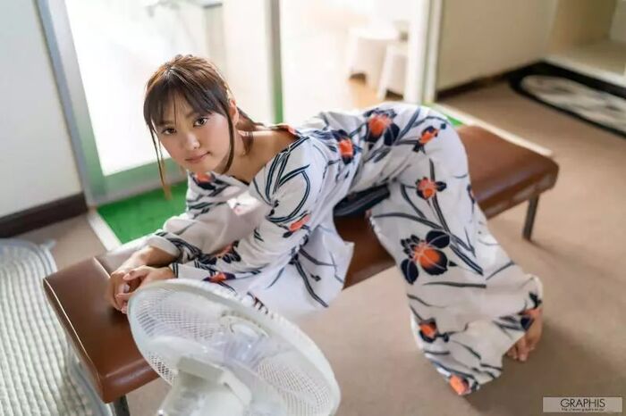 First Gravue Momami Suzu (120P) 37th image