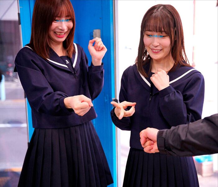 School excursion student loses temptation of 100,000 yen and goes out to AV 5th image
