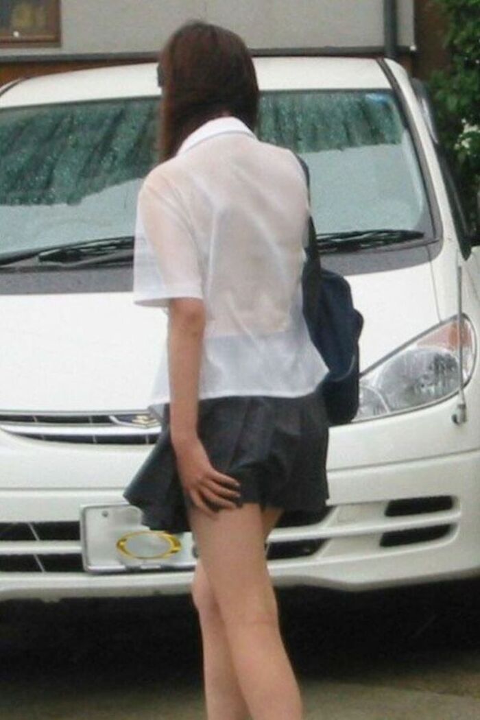 72 JK erotic images holding down skirts I tried to collect high school girls who are trying not to panchira such as stairs, escalators, and forward bending 65th image