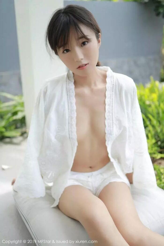 Yuka Kurai Koshi South Trip Beat Outside White Vacuum Sleepy Seduction (40P) 11th image