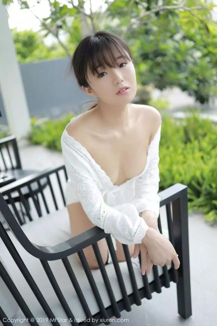 Yuka Kurai Koshi South Trip Beat Outside White Vacuum Sleepy Seduction (40P) 17th image