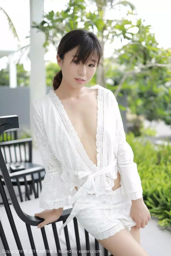 Yuka Kurai Koshi South Trip Beat Outside White Vacuum Sleepy Seduction (40P) 21th image