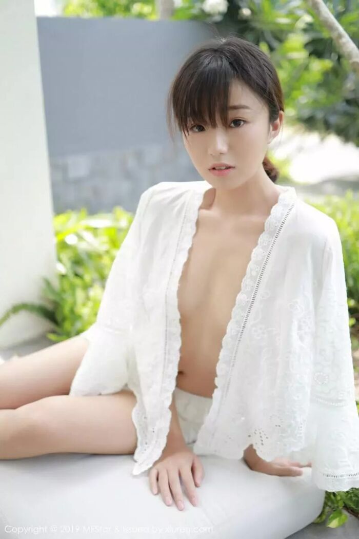 Yuka Kurai Koshi South Trip Beat Outside White Vacuum Sleepy Seduction (40P) 31th image