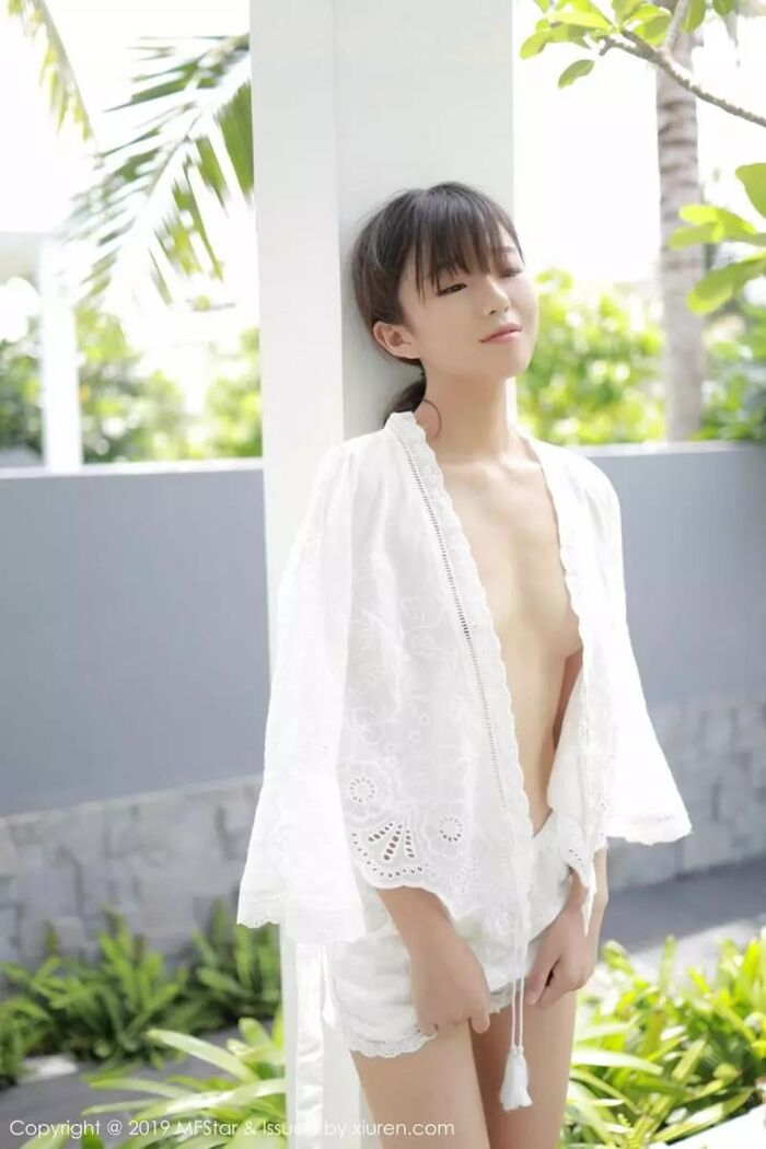 Yuka Kurai Koshi South Trip Beat Outside White Vacuum Sleepy Seduction (40P) 39th image