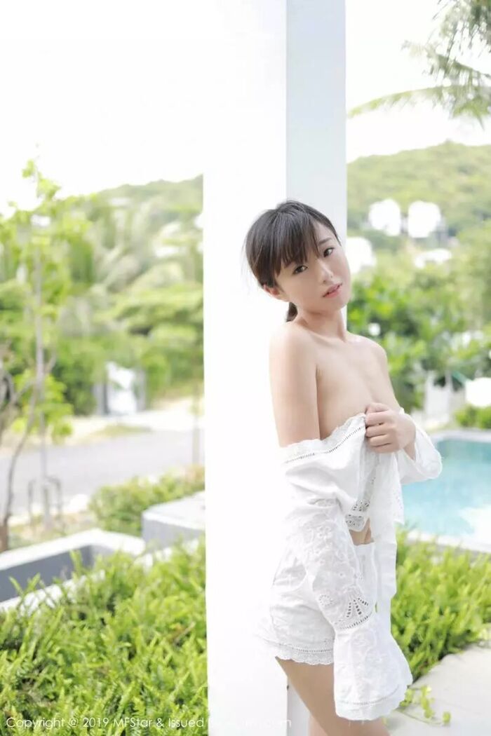 Yuka Kurai Koshi South Trip Beat Outside White Vacuum Sleepy Seduction (40P) 5th image