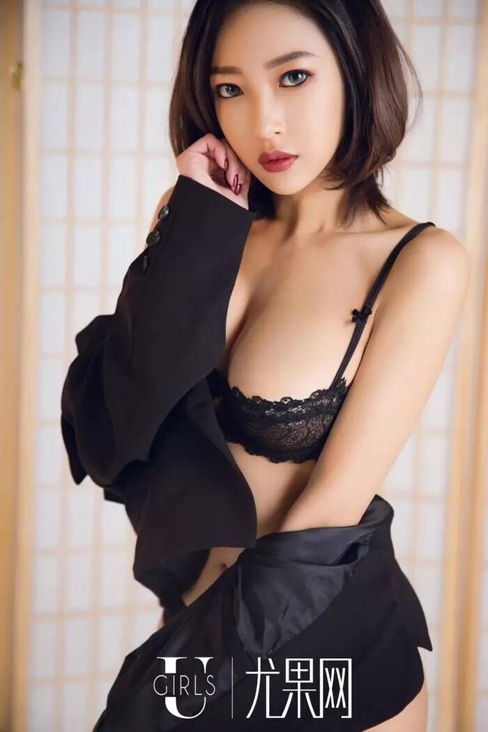 嫩模栗子私房黑色內衣全脫大尺度真空露豪乳翹臀誘惑寫真 (65P) 36th image