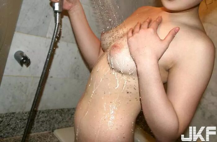 The statue of the shower ... The drop which drips from wet nakedness is etch. (100P) 99th image