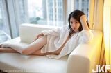 嫩模白子嫣nicky白襯衣配開檔無內肉絲褲襪撩人誘惑寫真 (38P)