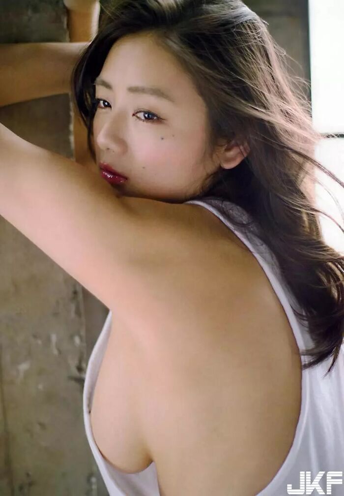 Moemi Katayama, Gravure Statue 44 2th image
