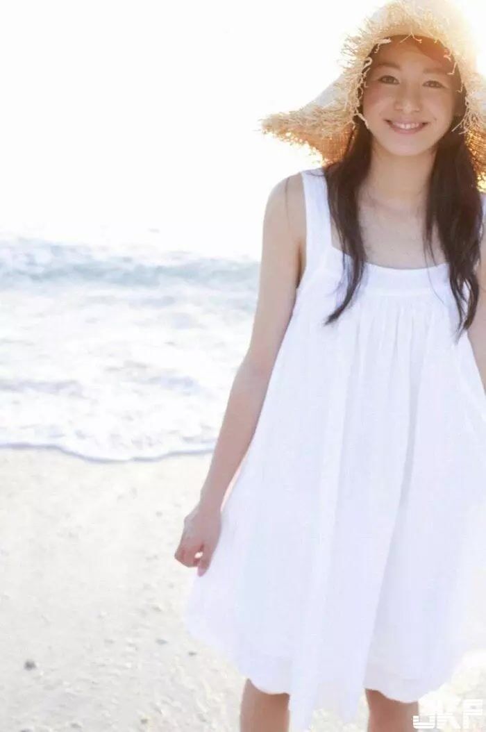 (60P) 清野菜名｜美少女時代のビキニやへそ出しの水著グラビア (60P) 29th image