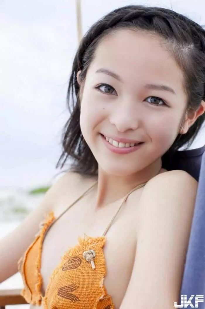 (60P) 清野菜名｜美少女時代のビキニやへそ出しの水著グラビア (60P) 3th image