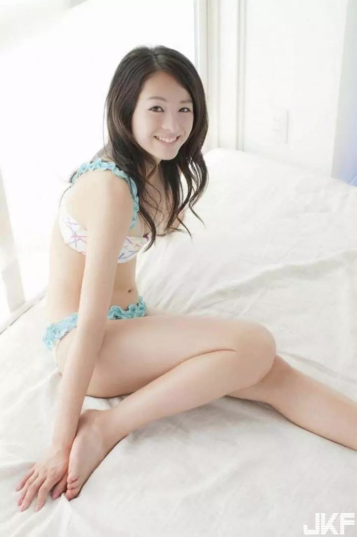 (60P) 清野菜名｜美少女時代のビキニやへそ出しの水著グラビア (60P) 33th image