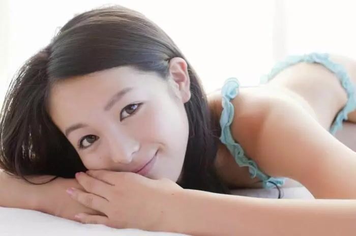 (60P) 清野菜名｜美少女時代のビキニやへそ出しの水著グラビア (60P) 43th image