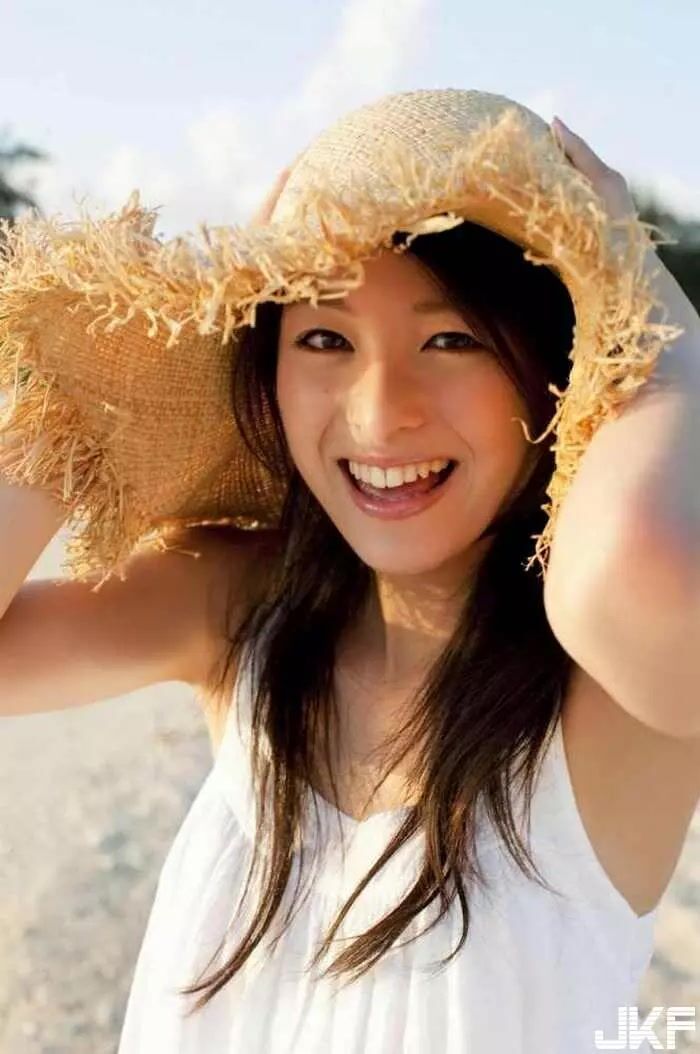 (60P) 清野菜名｜美少女時代のビキニやへそ出しの水著グラビア (60P) 5th image