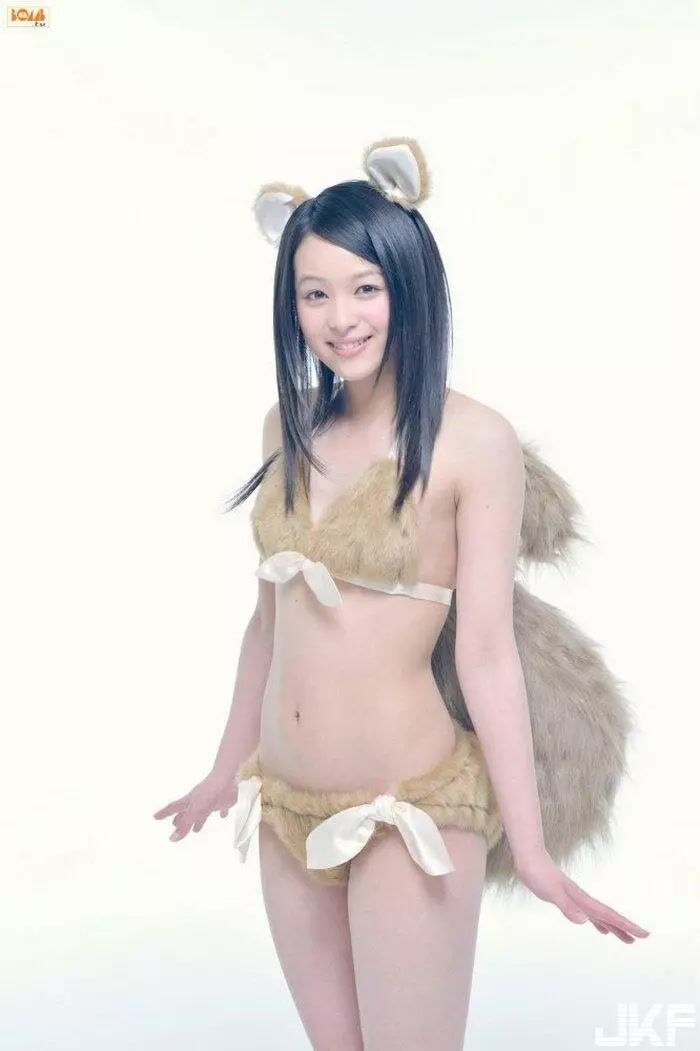 (60P) 清野菜名｜美少女時代のビキニやへそ出しの水著グラビア (60P) 54th image