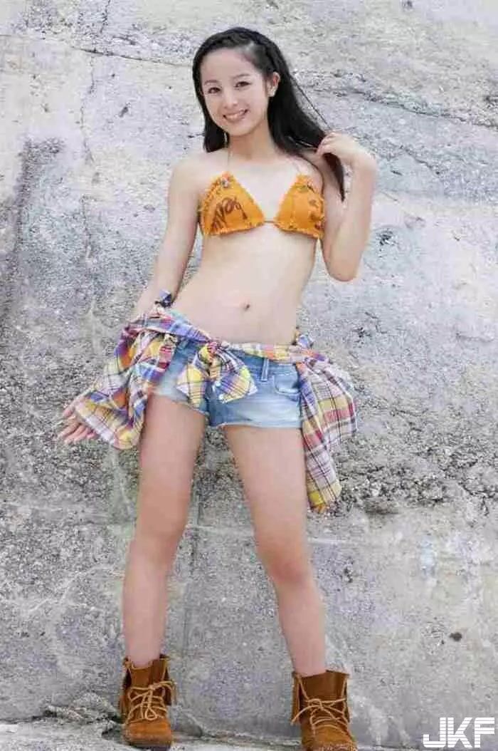 (60P) 清野菜名｜美少女時代のビキニやへそ出しの水著グラビア (60P) 9th image