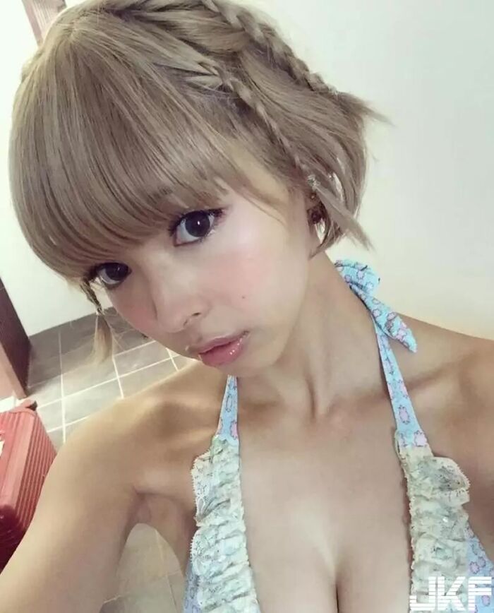 Mogami is a gravure statue by Water 3 8th image