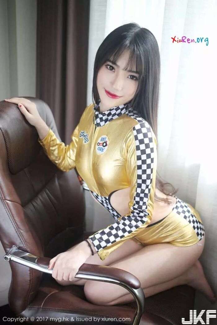 豪放雪白肉臀賽車女郎楊潔linda性感至極半裸露臀唯美私拍照 (42P) 14th image