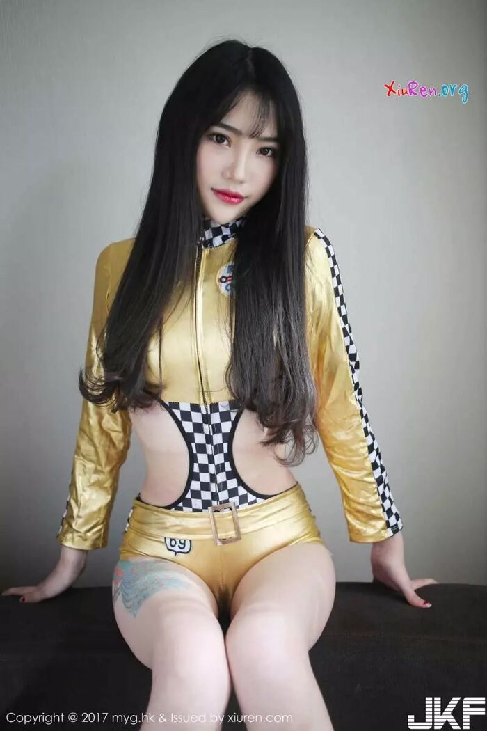 豪放雪白肉臀賽車女郎楊潔linda性感至極半裸露臀唯美私拍照 (42P) 2th image