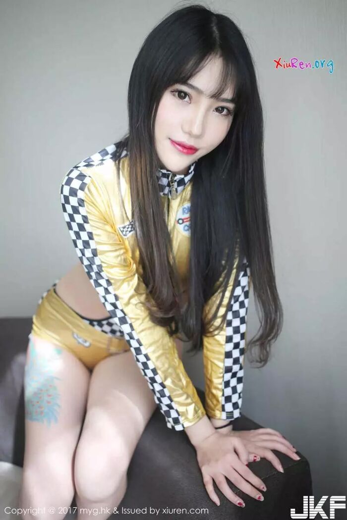 豪放雪白肉臀賽車女郎楊潔linda性感至極半裸露臀唯美私拍照 (42P) 4th image