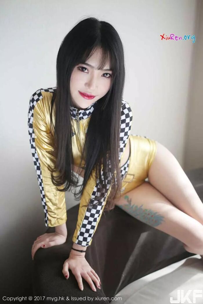 豪放雪白肉臀賽車女郎楊潔linda性感至極半裸露臀唯美私拍照 (42P) 5th image