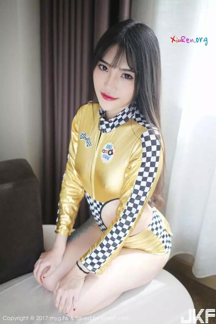豪放雪白肉臀賽車女郎楊潔linda性感至極半裸露臀唯美私拍照 (42P) 7th image
