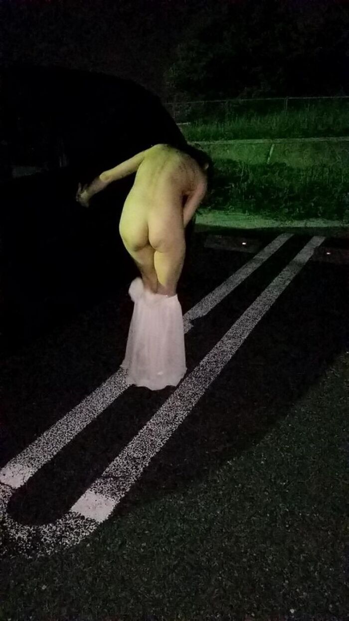 【Exposure】Parking area, so amateur women taking off 30th image
