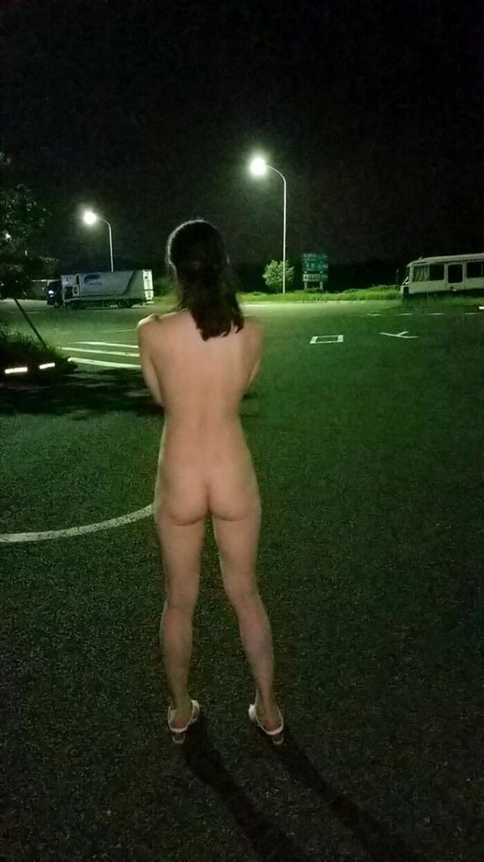 【Exposure】Parking area, so amateur women taking off 31th image