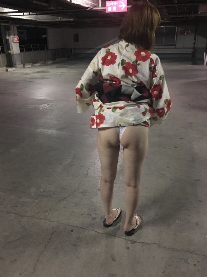 【Exposure】Parking area, so amateur women taking off 35th image