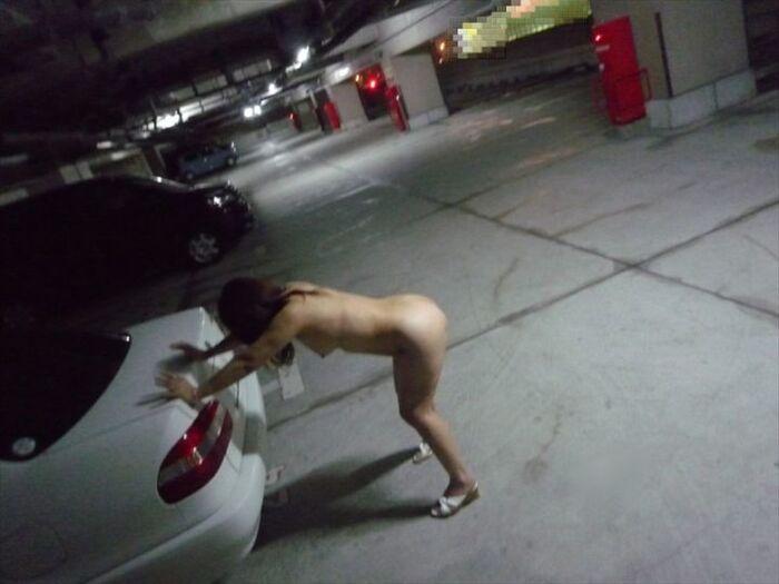 【Exposure】Parking area, so amateur women taking off 43th image