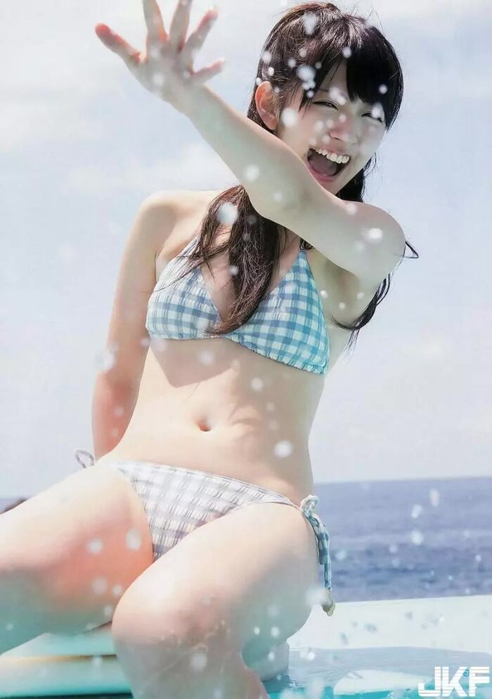 Airi Suzuki, 9, Gravure Statue 8th image