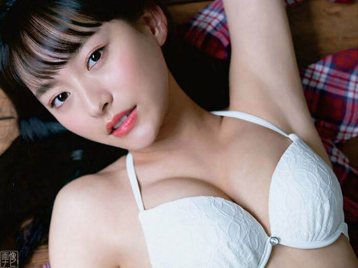 Yoshino Tsubaki Black Hair Short 21-Year-Old Is The First Gravure 21th image