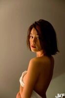 筧美和子同時推出兩本寫真半裸大秀G奶深溝