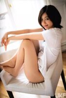 小池裏奈 最新寫真集でパンツが透け、美尻まる出しになる